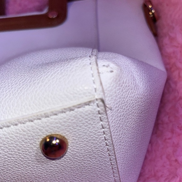 white purse with brown handle - Picture 8 of 9